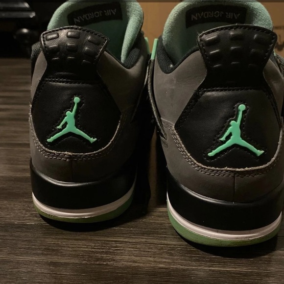 Jordan 4s - Picture 3 of 5